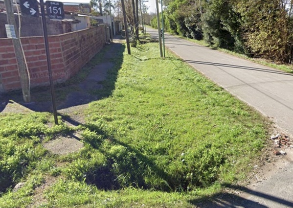 En Melchor Romero denunciaron que un patrullero atropelló a un joven a propósito y lo dejó en el piso