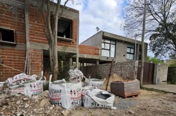 Un platense fue brutalmente atacado en su casa por ladrones que ingresaron gracias a una obra en construcción