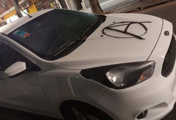 Vandalizaron otros dos autos en 10 y 61 y crece la preocupaci&oacute;n por una modalidad en aumento