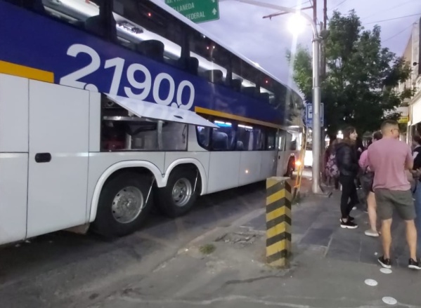 Dos choferes que llevaban estudiantes de sexto grado de La Plata a Córdoba iban drogados