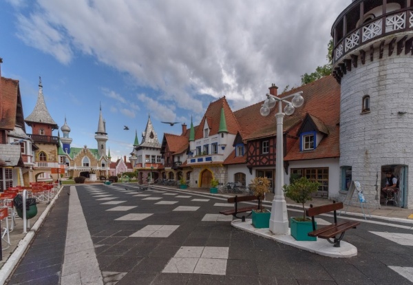 Una platense denunció que golpearon brutalmente a su pareja en un confuso episodio en la República de los Niños