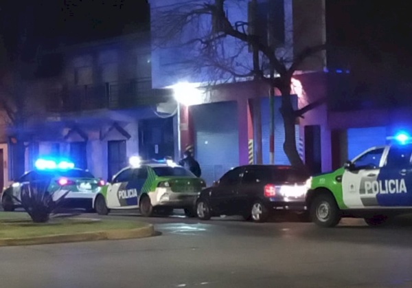 Se metieron en la cama de una joven en pleno centro de La Plata y abusaron de ella: el atacante entró con un extraño permiso