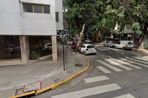 Arrastraron 15 metros a una mujer durante un robo en pleno centro de La Plata: forcejeó con los ladrones y fue golpeada