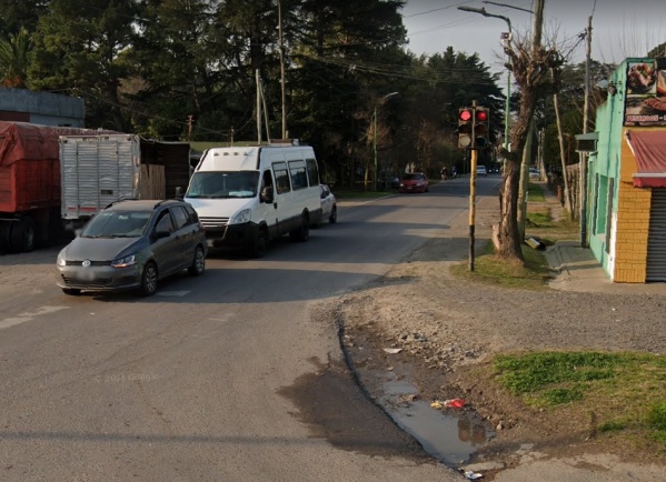 Una beba de 8 meses quedó envuelta en un violento robo en Villa Elisa tras el engaño de un falso cliente