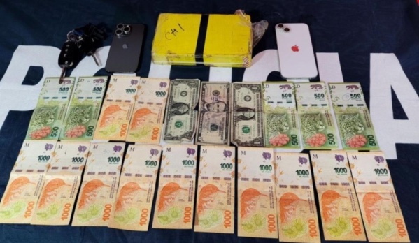 Detuvieron a una pareja que transitaba en los alrededores del Estadio UNO de La Plata con "dos panes de cocaína" y dólares