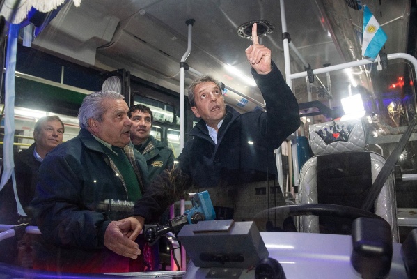 Massa: "Hay que lograr que en 180 días no quede ni un colectivo sin sistema de seguridad"