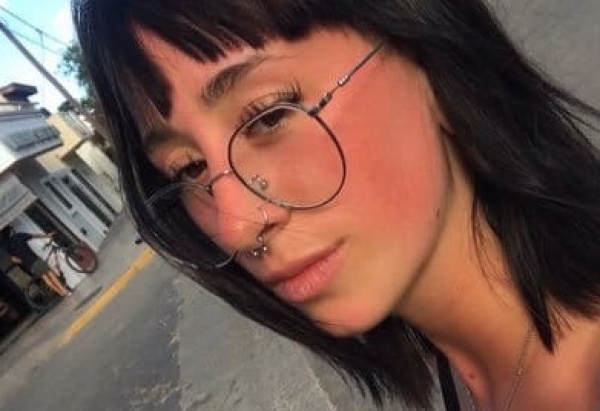 Se peleó con su novio, durmió en el sillón y cuando se despertó estaba en un lugar insólito: "No me di cuenta"