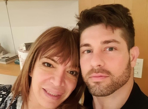 El novio de Lizy Tagliani comparó su dedo del pie con el "cabezón"