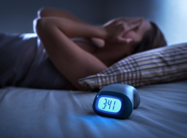 El drama de "sobrepensar" antes de dormir: las recomendaciones para evitar una de las causas del insomnio