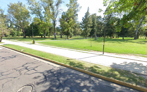 Un policía trató de defenderse a los tiros tras un sorpresivo ataque en la zona del Parque San Martín