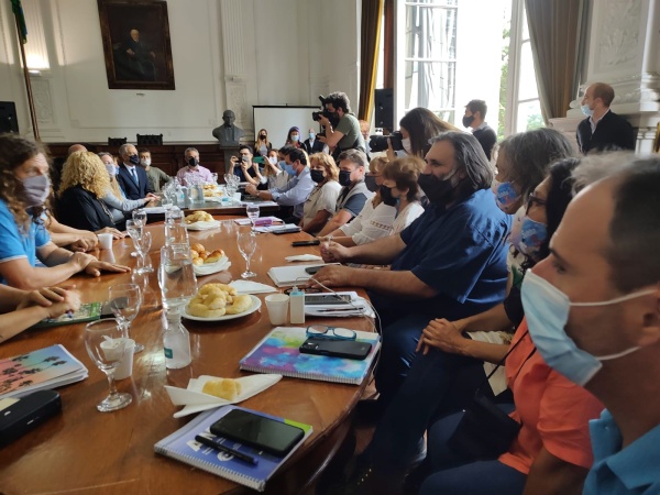 Se abre la paritaria docente 2022 en la Provincia de Buenos Aires: los gremios piden continuar con la cláusula de revisión