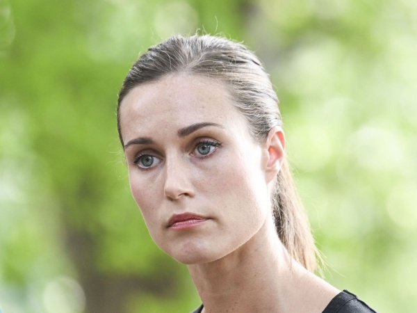 Apareció una nueva foto hot en la residencia oficial de Finlandia y la Primera Ministra explicó que estuvieron en un sauna