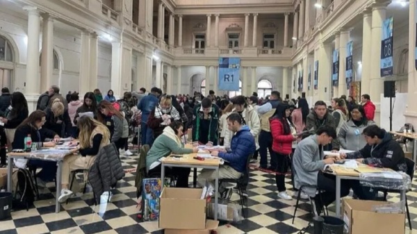 El escrutinio definitivo en Buenos Aires achicó la brecha, pero no modificó los resultados