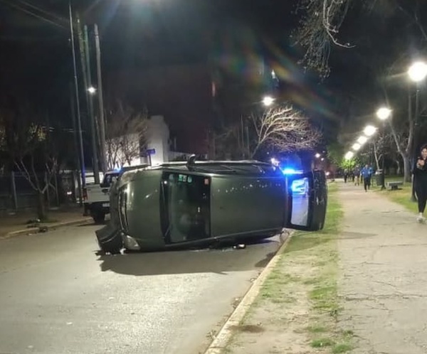 Choque y vuelco en La Loma: un automovilista resultó herido