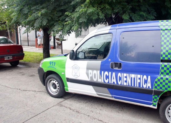 Identificaron al hombre que se pegó un tiro en Los Hornos tras una discusión en su casa