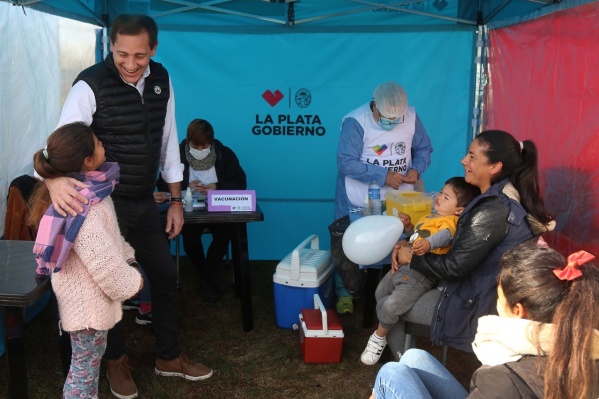 Cómo sigue y en qué consiste el programa "Barrio por Barrio" que debutó en Melchor Romero con la presencia de Garro