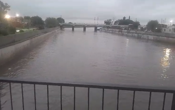 Así se encuentra el arroyo El Gato este miércoles tras las fuertes tormentas en La Plata