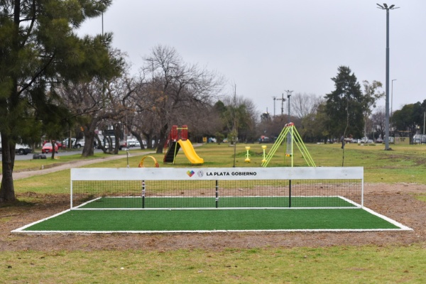 Dónde están ubicadas las tres canchas de fútbol-tenis que ya instaló el municipio platense en la Circunvalación