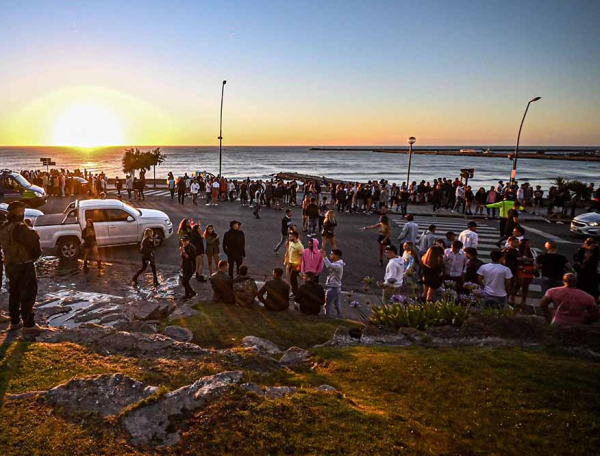 Salió de un boliche en Mar del Plata, cayó de un paredón en Playa Grande y quedó en grave estado