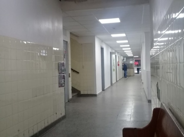 Asesinaron a un hombre en una pensión de Berisso: peleó cuerpo a cuerpo con la pareja de su ex mujer