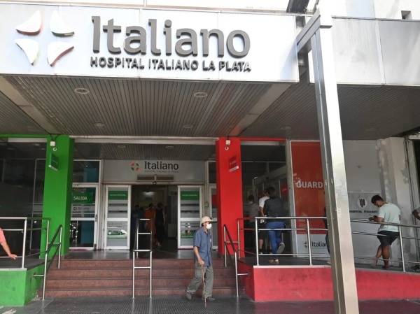 Brutal ataque en una casa de Los Hornos cuando el dueño ingresaba su auto al garage: le pegaron un culatazo en la nuca