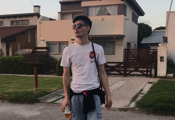 Le dio una oportunidad a un chico que siempre respondía sus historias y recibió una propuesta muy desubicada: "Un caballero"