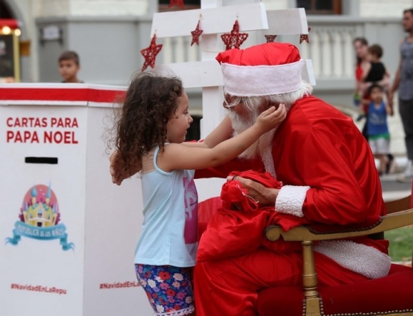Papá Noel recibirá cartas en la República de los Niños y luego se hará presente en Los Hornos