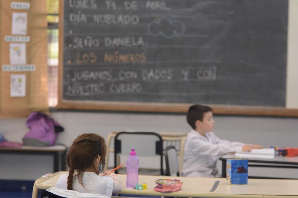 Un nene siguió muy a la perfección una consigna escolar y generó un debate en las redes