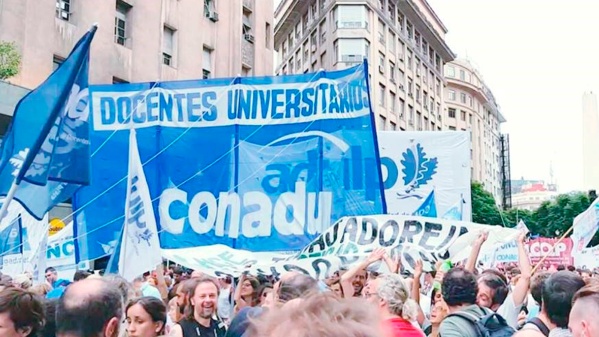 Gremios universitarios en lucha: protesta y paro nacional por financiamiento