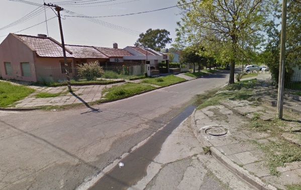 Motochorros le robaron a una joven, dispararon dos veces y mataron a un perro en Villa Elvira