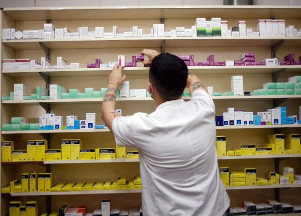 Marcha atrás del Gobierno: los médicos podrán recetar remedios por marca comercial