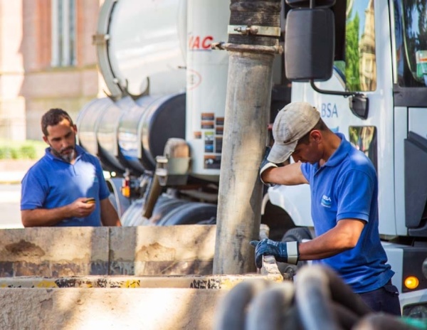 Por el recambio de cañerías, varias zonas de La Plata tendrán baja presión de agua este miércoles