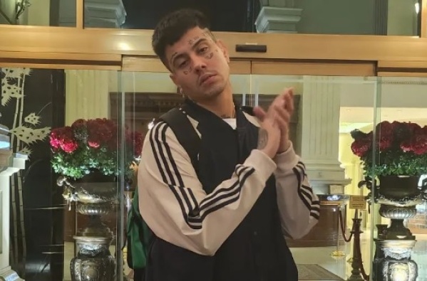 Un fanático de Duki se hizo un tatuaje en su honor y el cantante le respondió con un "consejo"