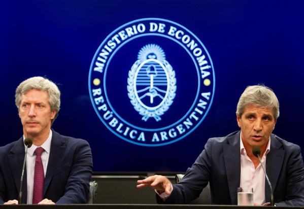 Hubo acuerdo con el FMI y la Argentina recibirá un desembolso de 4.700 millones de dólares