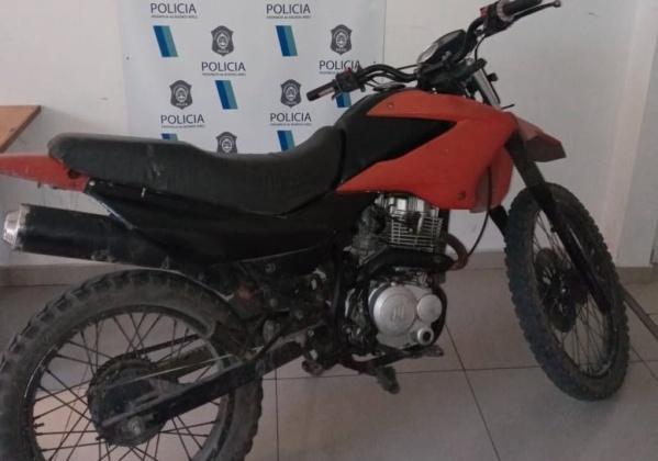 Atraparon al c&oacute;mplice del delincuente que bale&oacute; a un comerciante de Los Hornos: intent&oacute; robar y ten&iacute;a estupefacientes encima