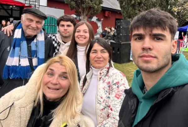 "Un poco de fútbol nunca viene mal": invitaron a su abuelo a dar un discurso en la escuela y habló de su amor por Racing