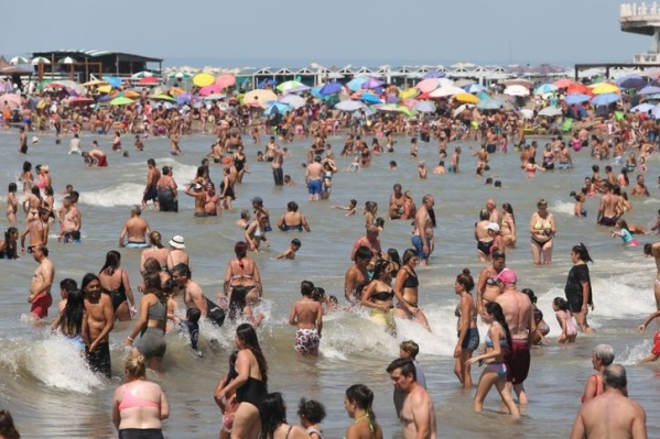 Fue con su hija a una playa de Mar del Plata, robó y se "refugió" en un hotel céntrico