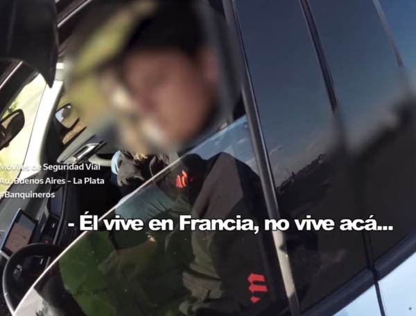 "Él vive en Francia": la insólita excusa que dieron en la Autopista Buenos Aires - La Plata por circular en la banquina