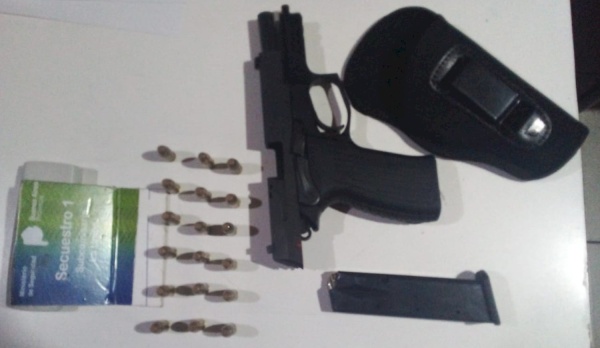 Un policía fue acusado de amenazar con un arma a un hombre en San Carlos