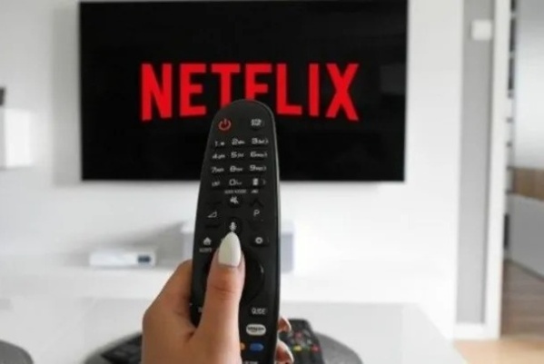 "¿Y esta quién es?": Su pareja descubrió que había una tercera en discordia por una queja sobre Netflix