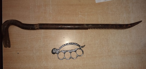 Con una barreta y una manopla, dos jóvenes fueron detenidos por intentar robar en una vivienda de City Bell