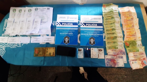 Circulaba por La Plata en una moto robada y con certificados de VTV falsos