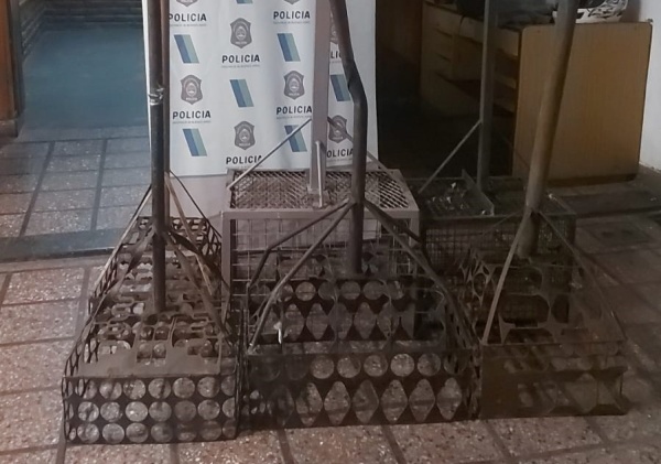 Basureros: los detuvieron por robarse seis canastos en Tolosa