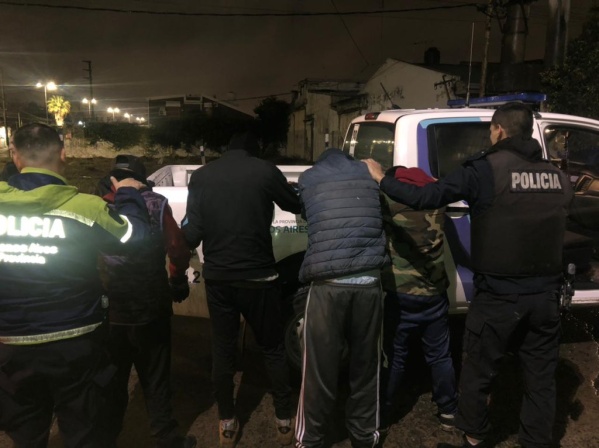 Andaban armados por las calles de La Plata y los detuvieron