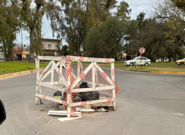 Vecinos pidieron una soluci&oacute;n al pozo de la rotonda de 120 y 72