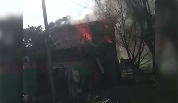 Una familia de Villa Elisa perdi&oacute; todo en un feroz incendio
