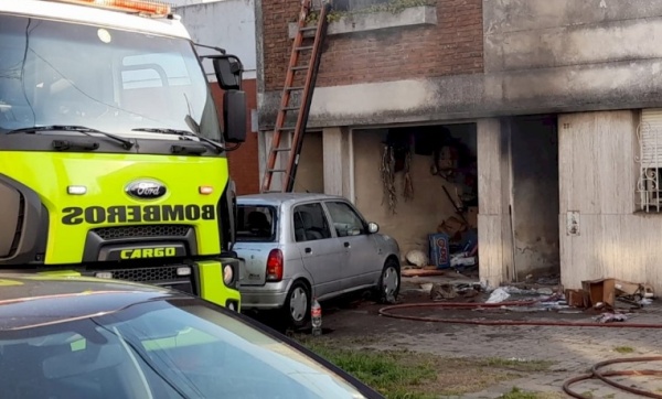 Feroz incendio en una casa de barrio Norte en La Plata