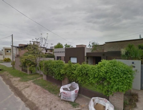 Tiros, robo y un herido: delincuentes asaltaron la casa de un abogado en Villa Castells