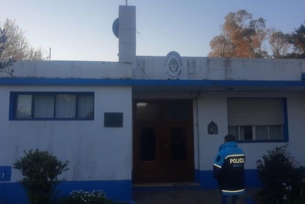 Quiso agredir a la policía luego de que lo atraparan huyendo con herramientas robadas en Arana