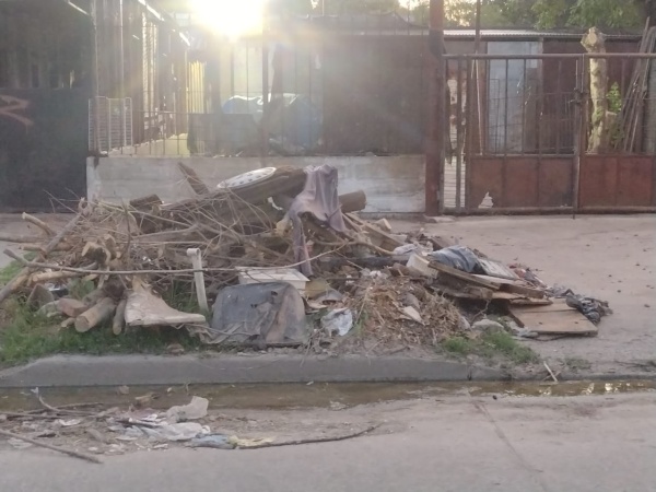 "Hicimos cinco reclamos y nada": Denuncian que nadie recoge los residuos en San Carlos